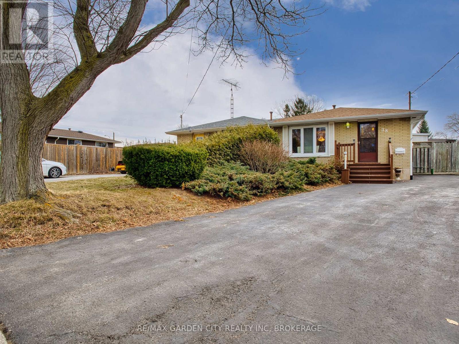 LOWER - 38 CYPRESS STREET, St. Catharines, Ontario