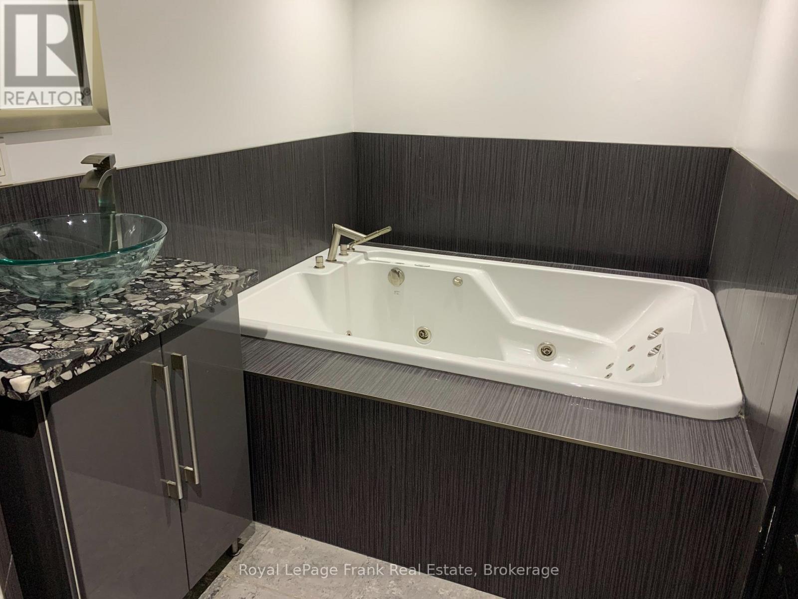 4 - 243 Huron Street, Oshawa, Ontario  L1H 5E5 - Photo 17 - E13445432