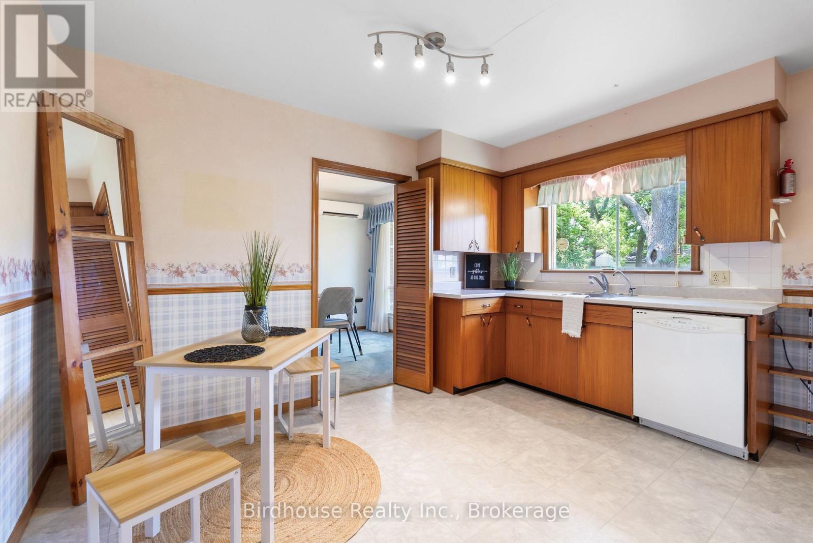 65 Victoria Avenue N, Kawartha Lakes, Ontario  K9V 4G6 - Photo 10 - X13445680