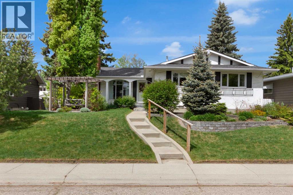 9715 Palishall Road SW, Calgary, Alberta