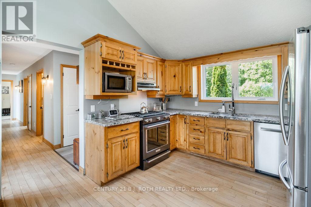 2711 Foxmead Road, Oro-Medonte, Ontario  L0K 1E0 - Photo 5 - S13445182