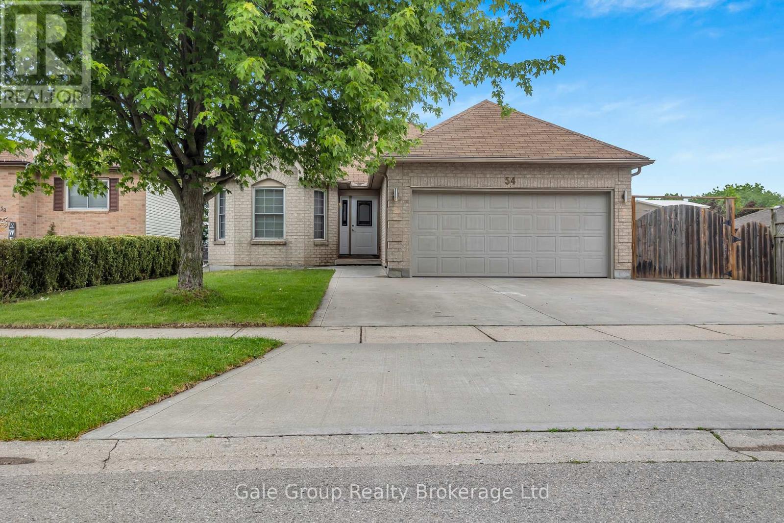 54 PEBBLE BEACH COURT, Woodstock, Ontario