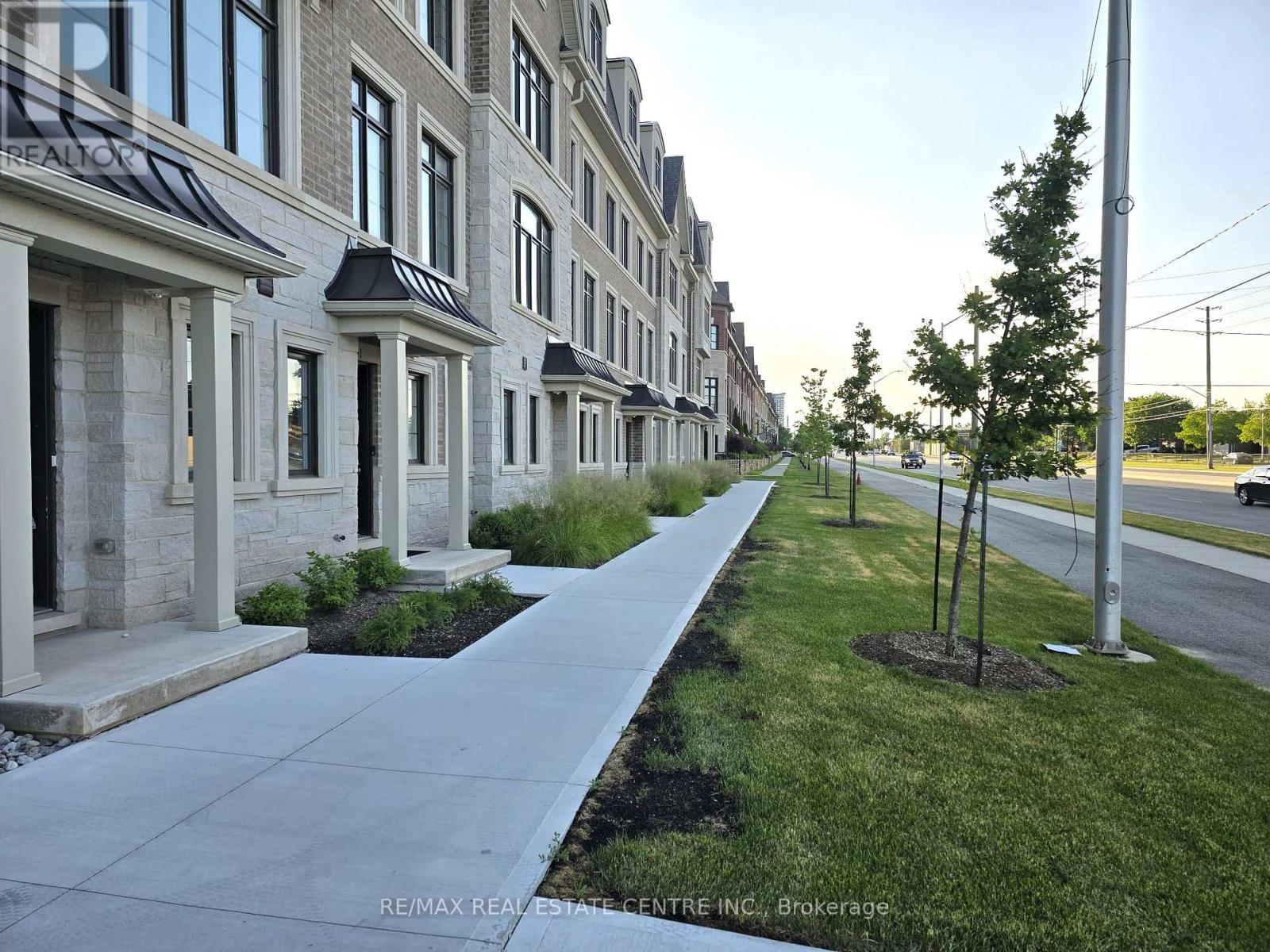 49 - 2140 Trafalgar Road, Oakville, Ontario  L6H 7H2 - Photo 4 - W13445212