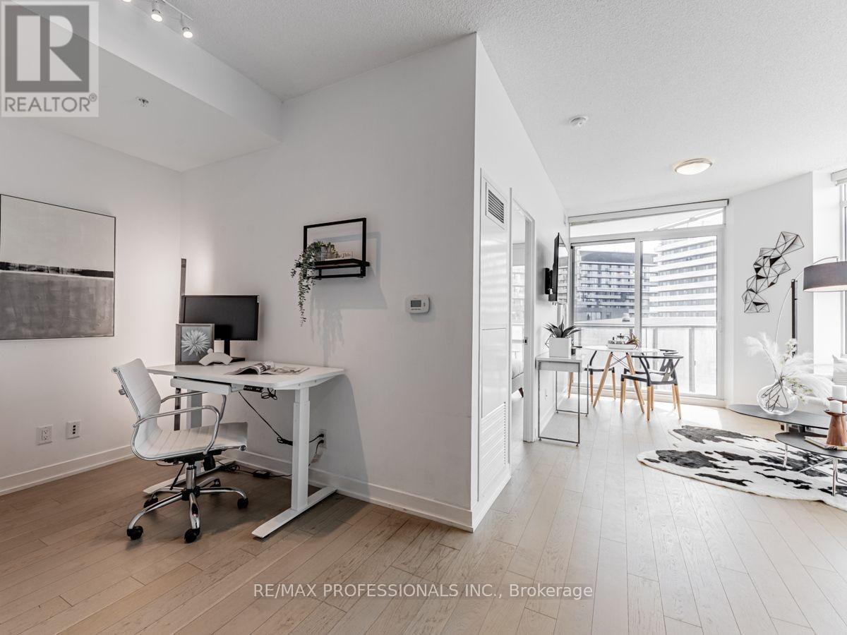 N303 - 120 Bayview Avenue, Toronto, Ontario  M5A 0G4 - Photo 10 - C13445626