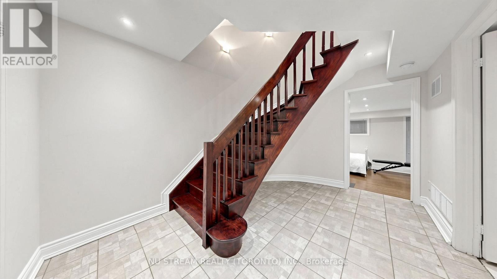 31 Bowood Avenue, Toronto, Ontario  M4N 1Y3 - Photo 18 - C13445640
