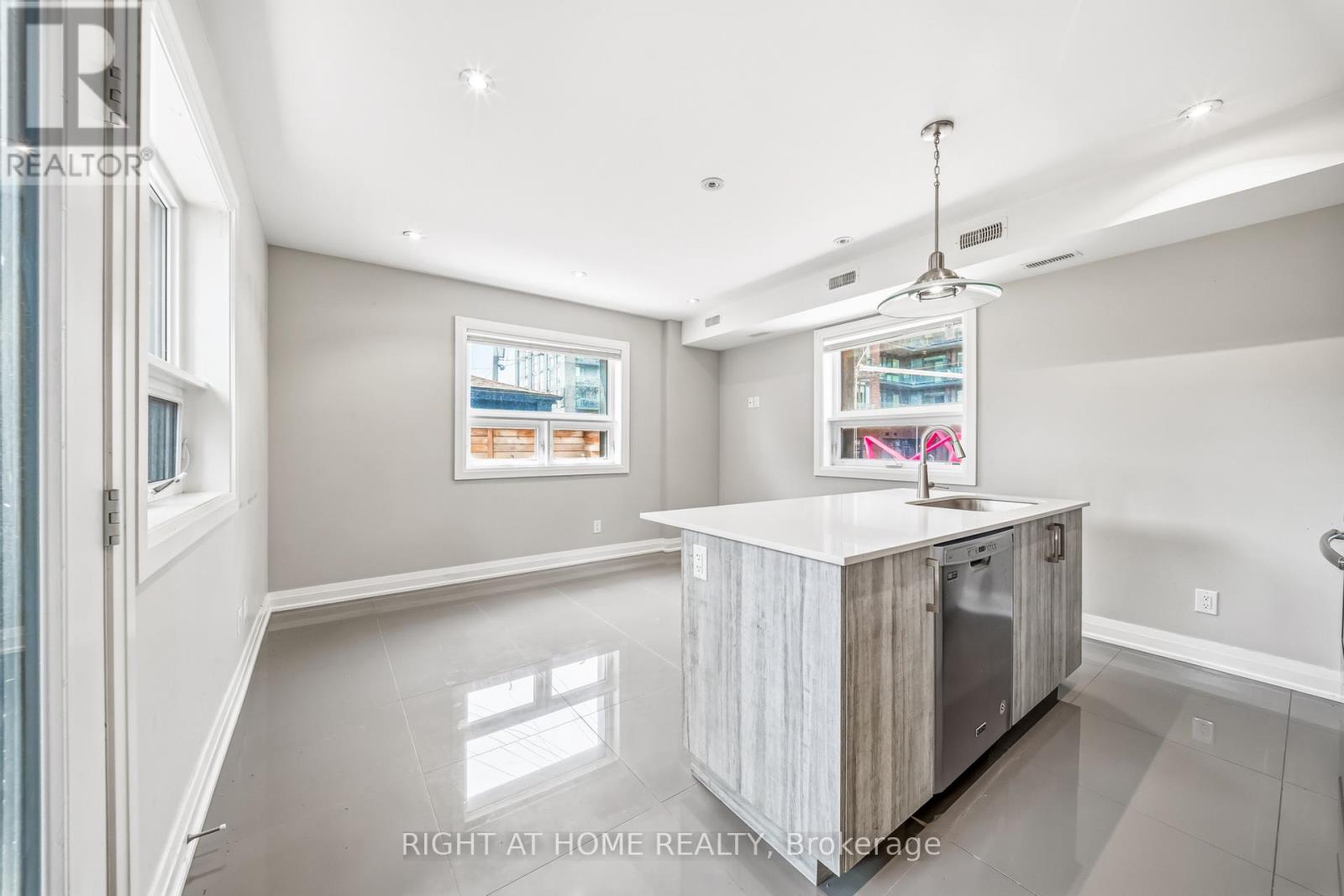 1 - 31 Alma Avenue, Toronto, Ontario  M6J 1N2 - Photo 3 - C13066112