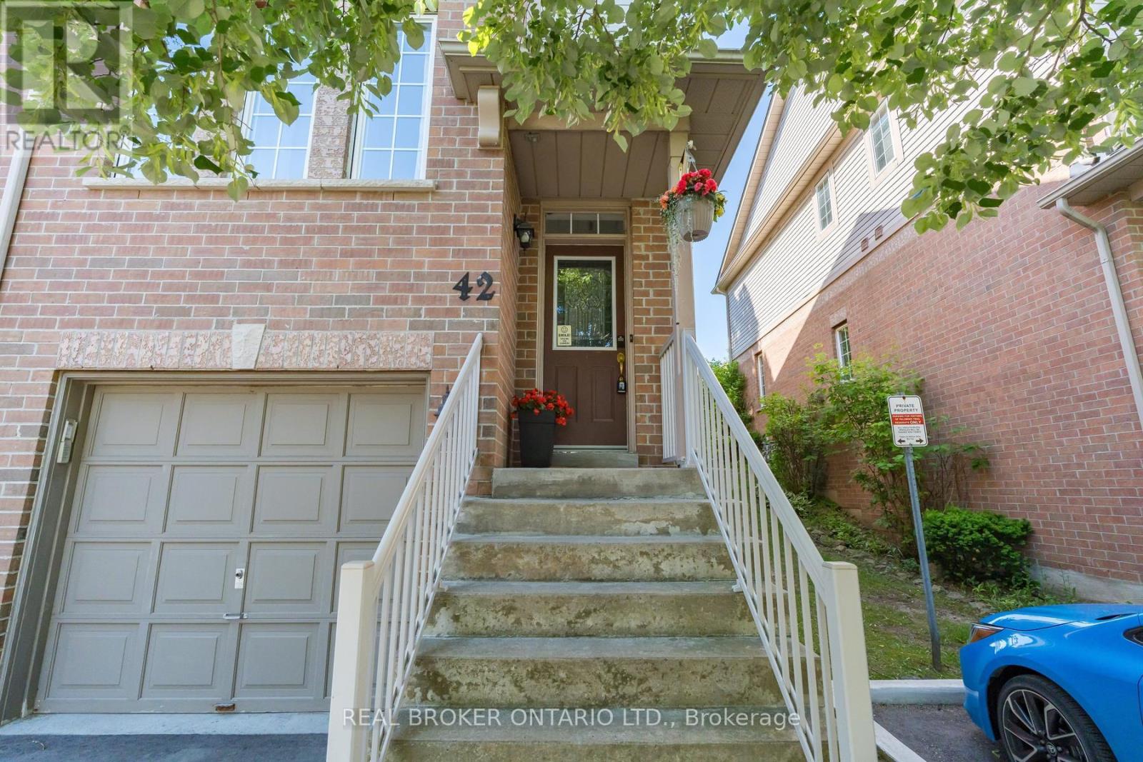 42 - 42 Palomino Trail, Halton Hills, Ontario L7G 6E9 - Photo 2 - W13105818