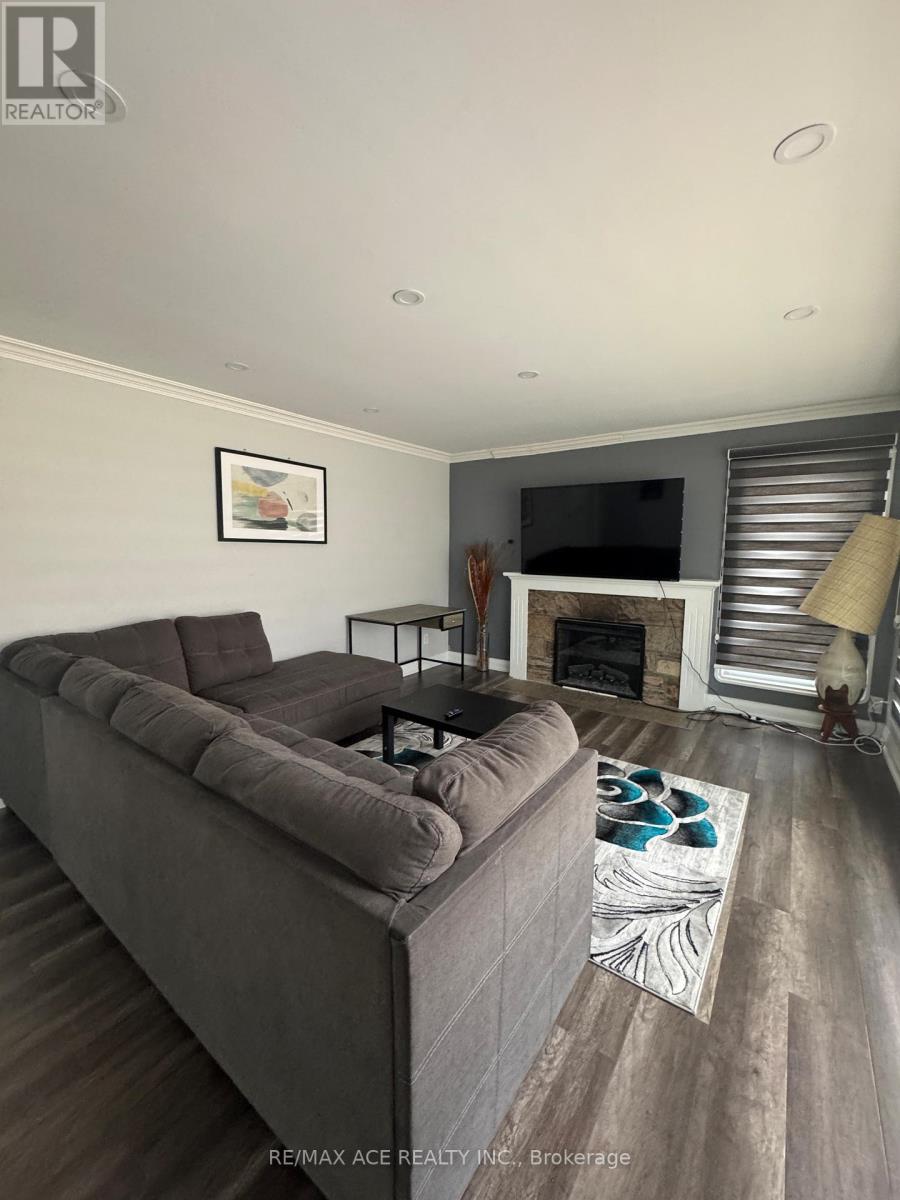 5 Windy Ridge Drive, Toronto, Ontario  M1M 1H6 - Photo 2 - E13445546