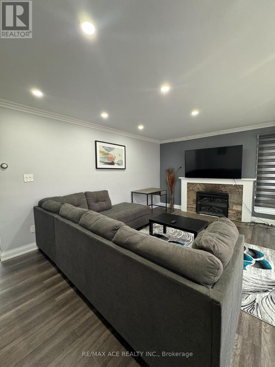 5 Windy Ridge Drive, Toronto, Ontario  M1M 1H6 - Photo 3 - E13445546