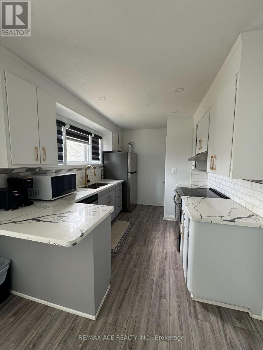 5 Windy Ridge Drive, Toronto, Ontario  M1M 1H6 - Photo 7 - E13445546