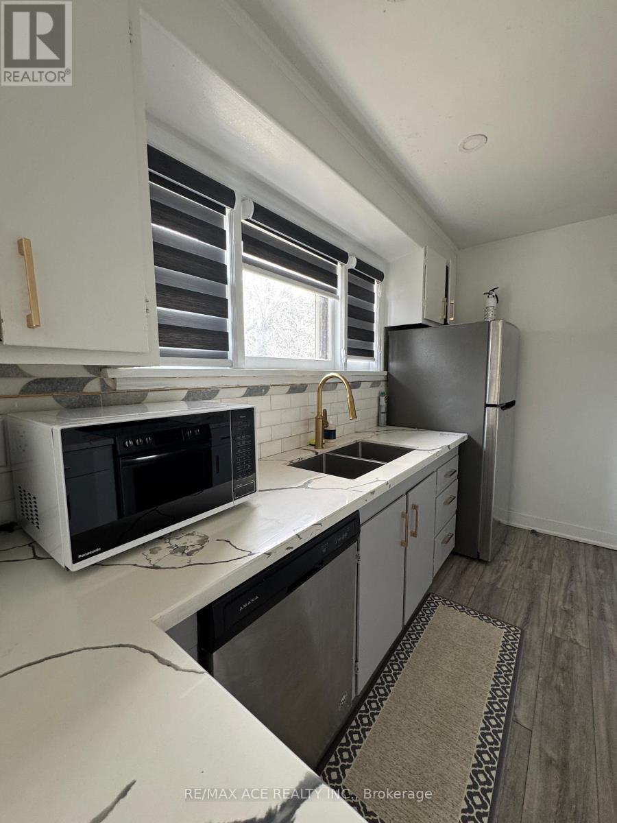 5 Windy Ridge Drive, Toronto, Ontario  M1M 1H6 - Photo 8 - E13445546