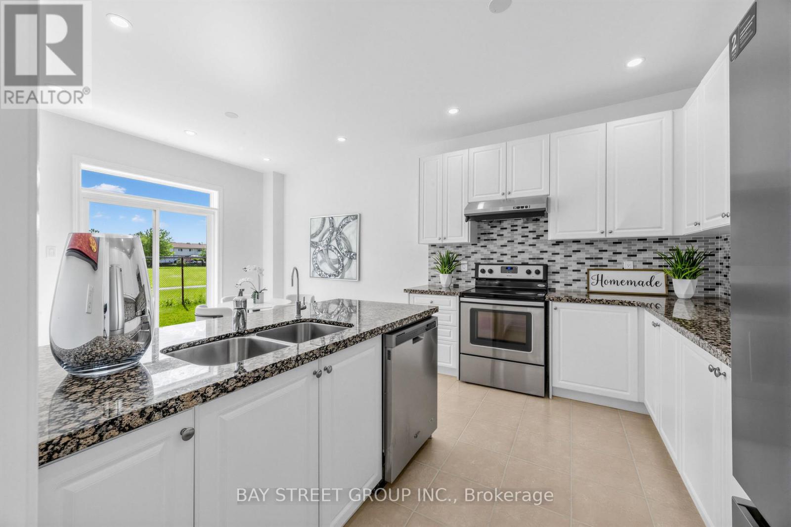 20 Alvin Curling Crescent, Toronto, Ontario  M1V 0E6 - Photo 14 - E13444450