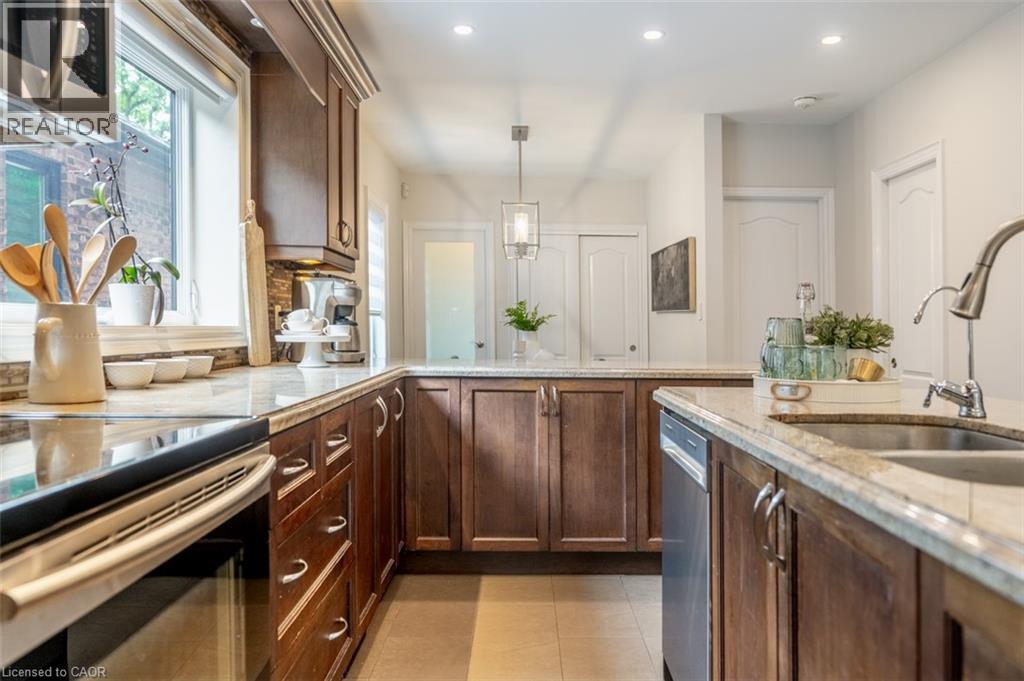 137 Springdale Boulevard, Toronto, Ontario  M4J 1W8 - Photo 11 - 40838781
