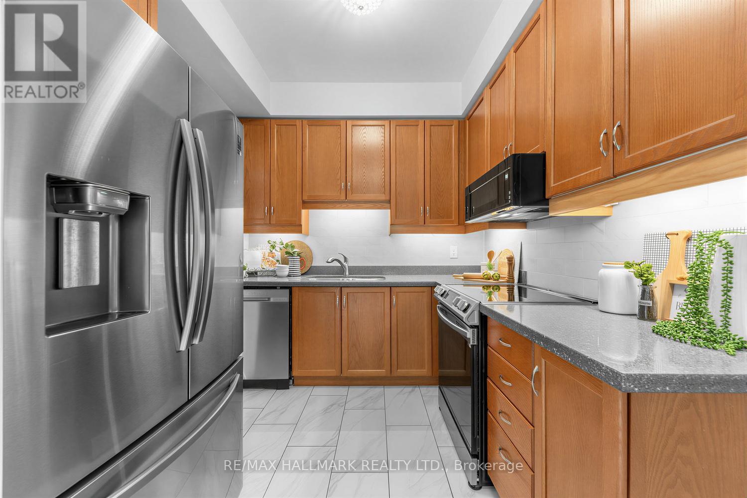 4 Debonair Street, Richmond Hill, Ontario  L4C 0R2 - Photo 10 - N13445678