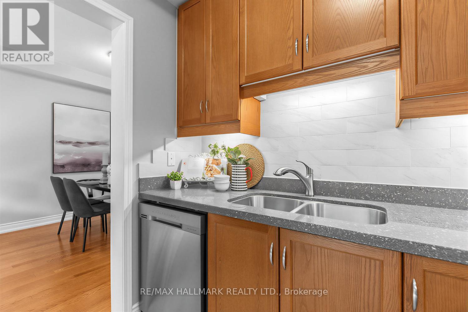 4 Debonair Street, Richmond Hill, Ontario  L4C 0R2 - Photo 11 - N13445678