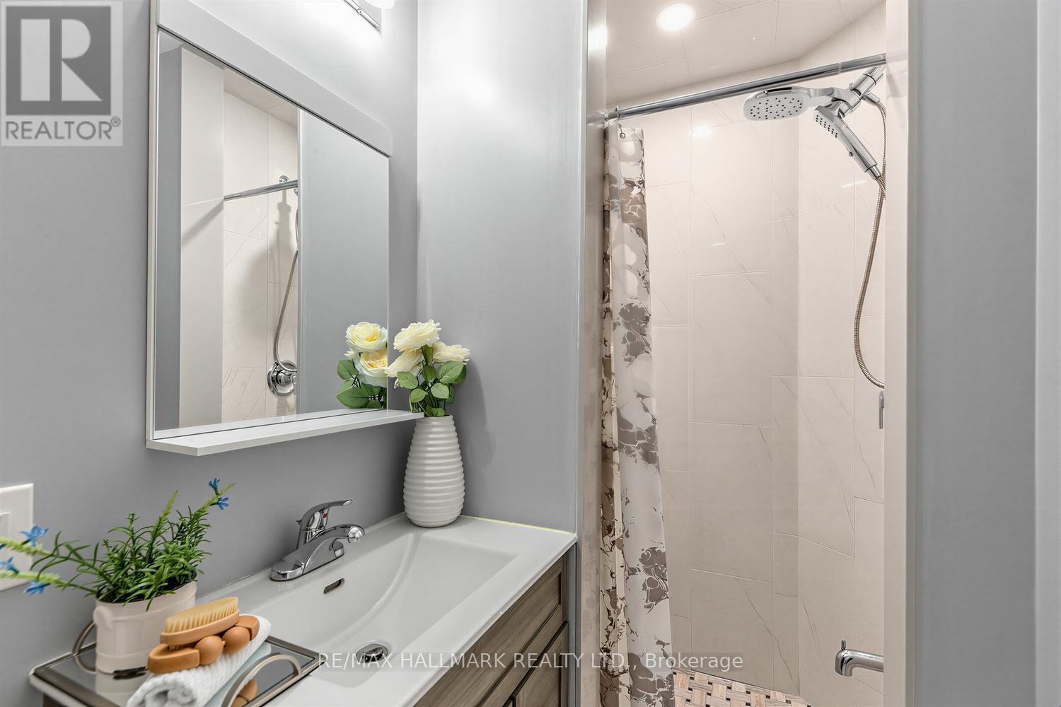 4 Debonair Street, Richmond Hill, Ontario  L4C 0R2 - Photo 16 - N13445678