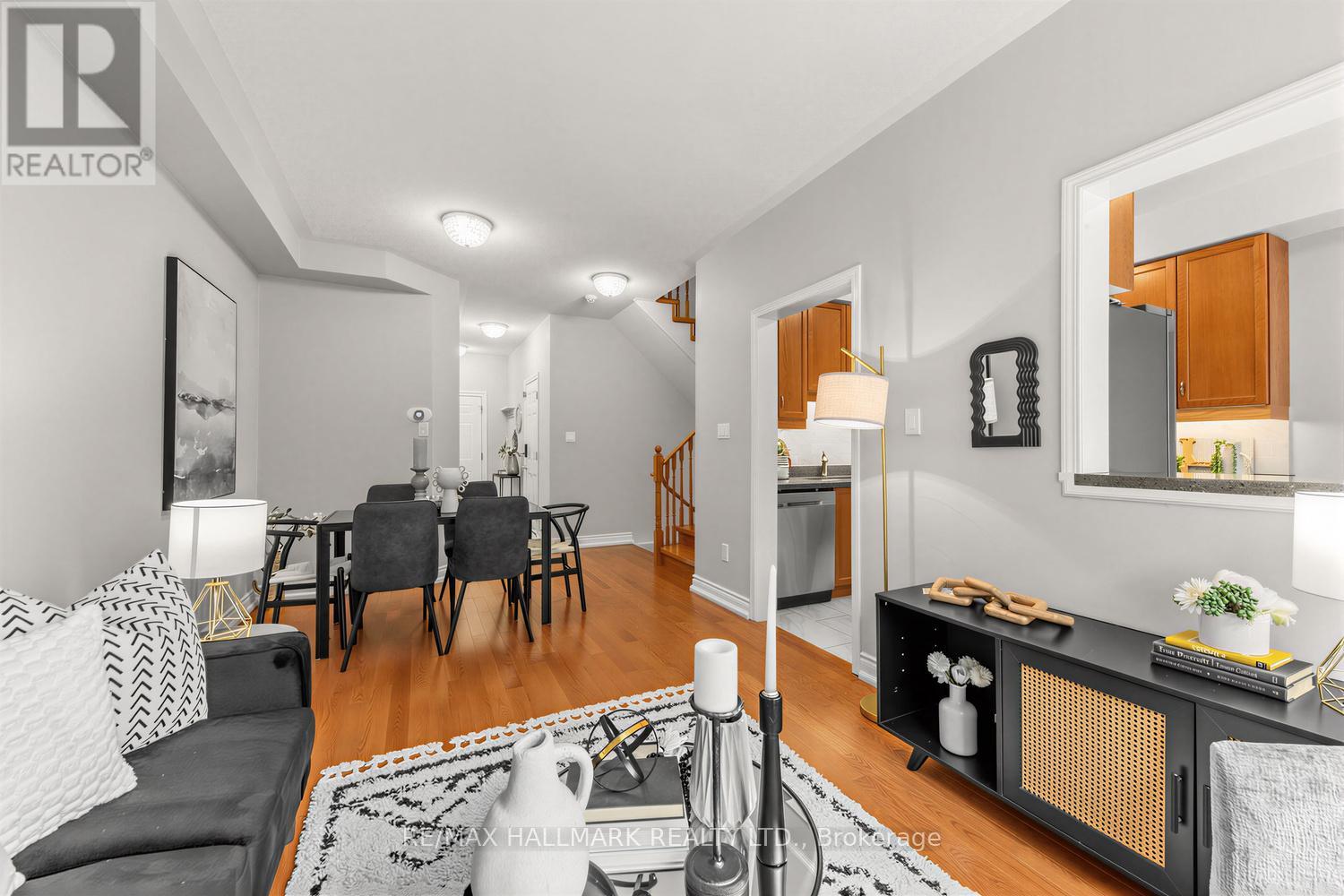 4 Debonair Street, Richmond Hill, Ontario  L4C 0R2 - Photo 8 - N13445678