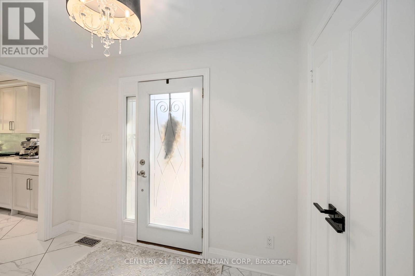 43 Compton Crescent, London South, Ontario  N6C 4E9 - Photo 4 - X13445816