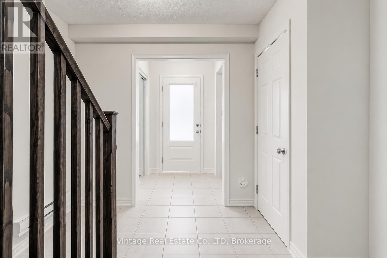 126 Christopher Road, Oakville, Ontario  L6H 0Y1 - Photo 2 - W13445914