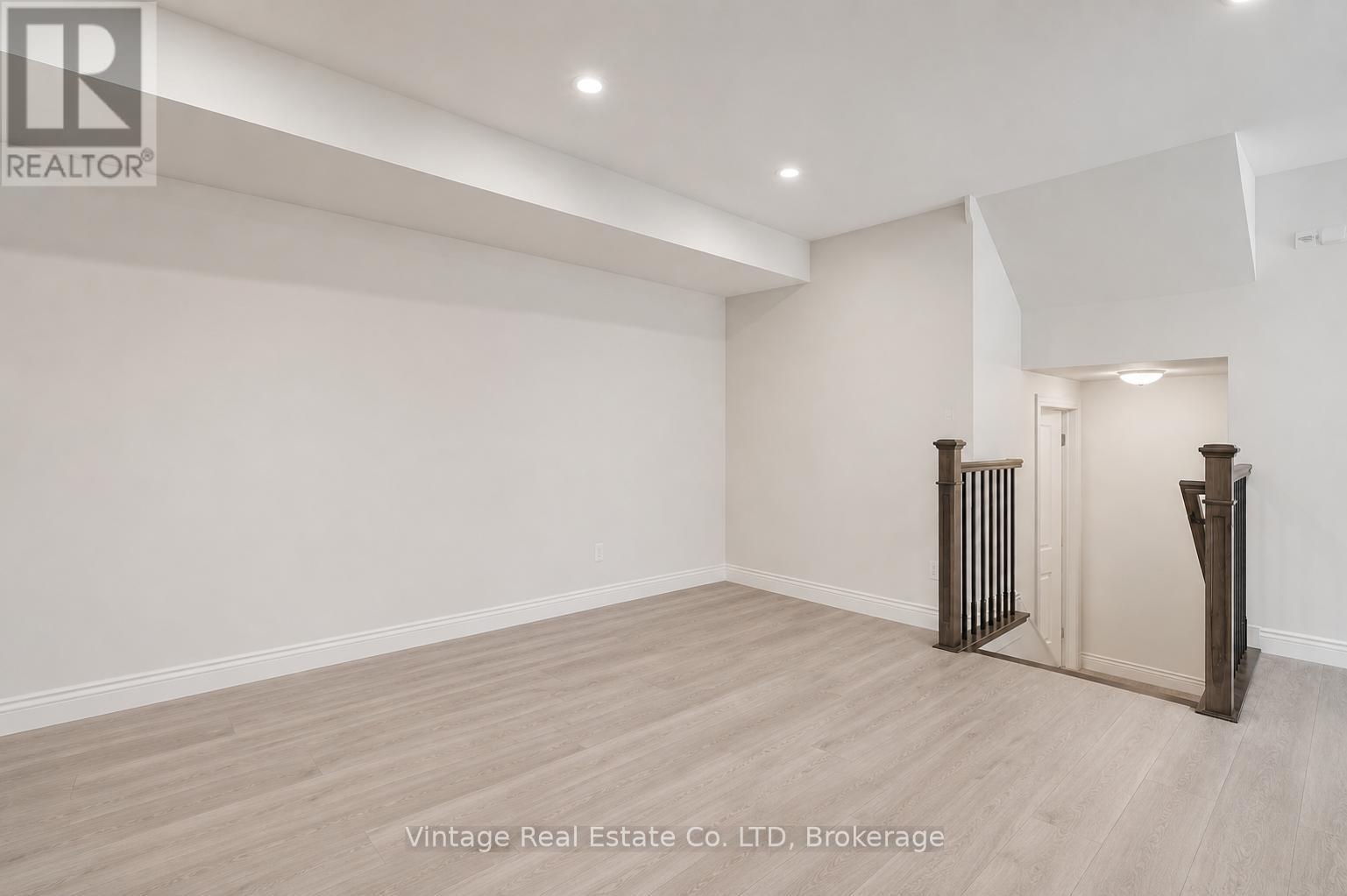 126 Christopher Road, Oakville, Ontario  L6H 0Y1 - Photo 3 - W13445914