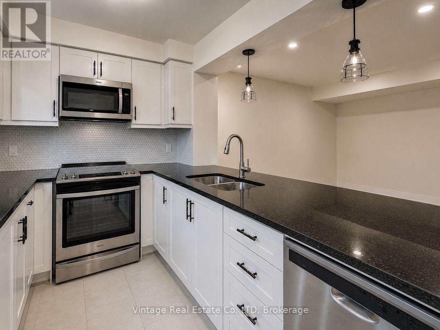 126 Christopher Road, Oakville, Ontario  L6H 0Y1 - Photo 5 - W13445914