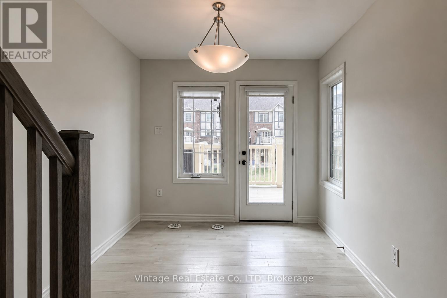 126 Christopher Road, Oakville, Ontario  L6H 0Y1 - Photo 6 - W13445914
