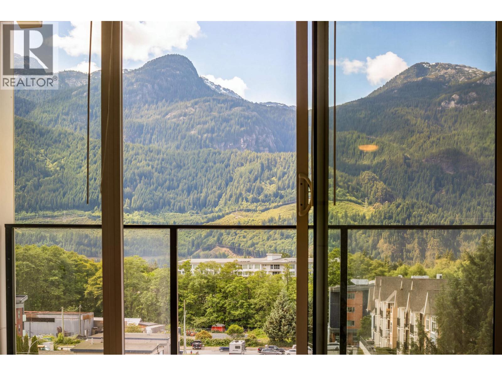 611 37881 Cleveland Avenue, Squamish, British Columbia  V8B 0Z7 - Photo 2 - R3135769