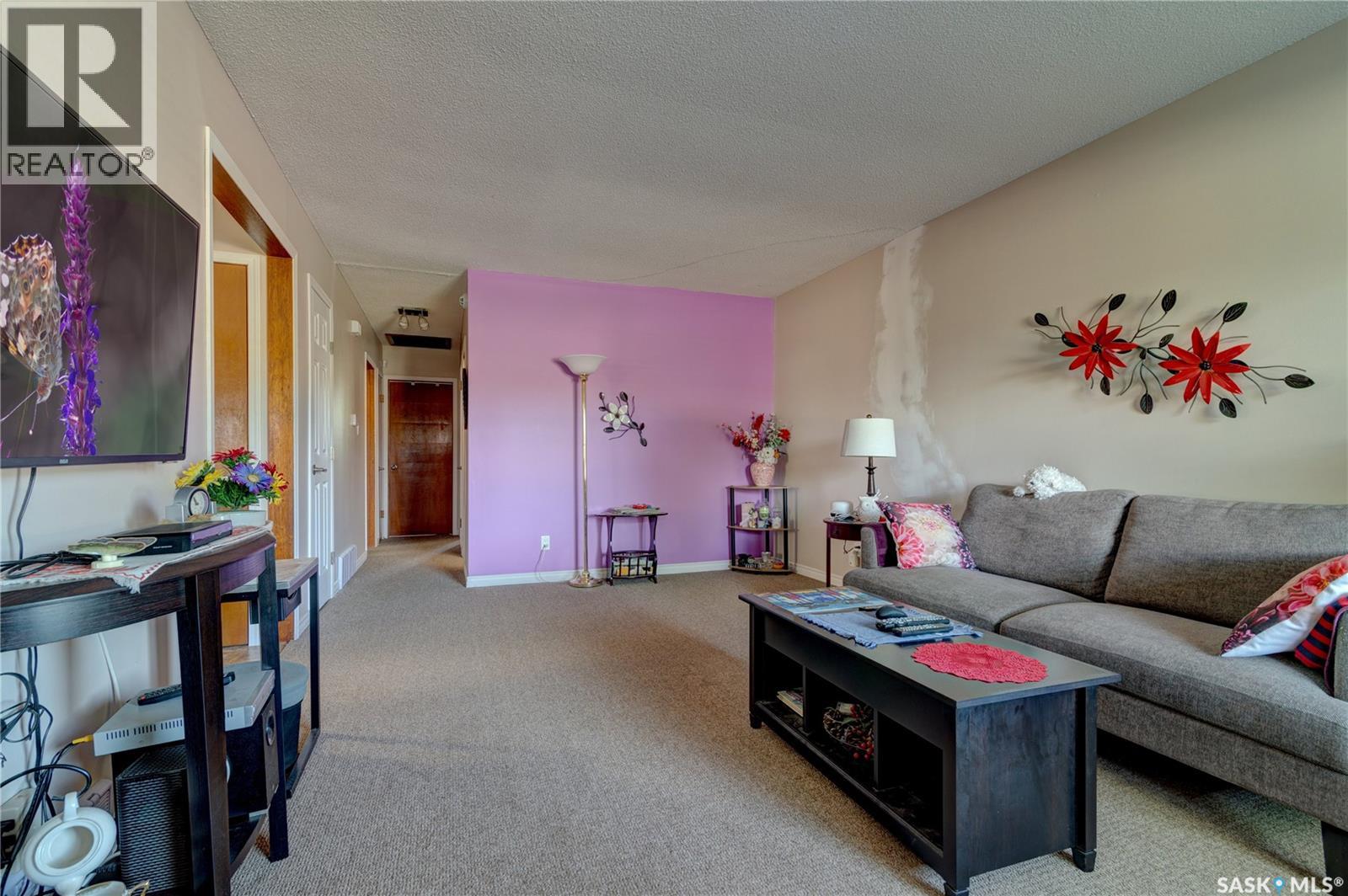 320 Froom Crescent, Regina, Saskatchewan  S4N 1B7 - Photo 4 - SK039134