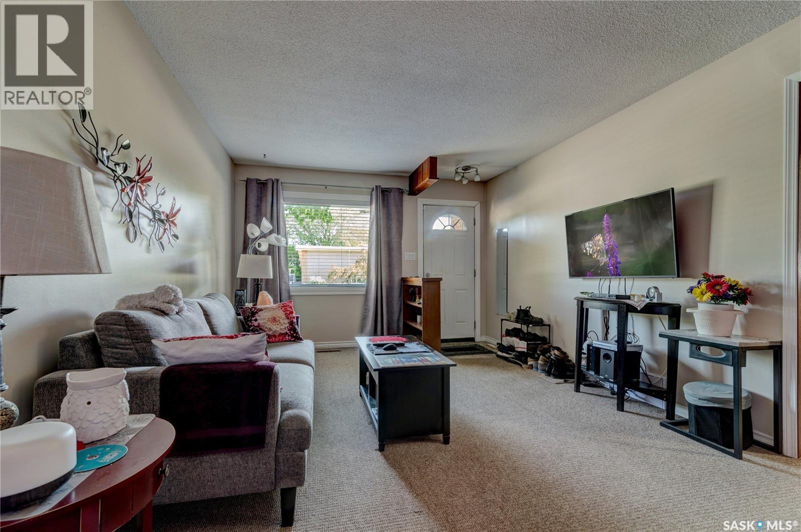 320 Froom Crescent, Regina, Saskatchewan  S4N 1B7 - Photo 6 - SK039134