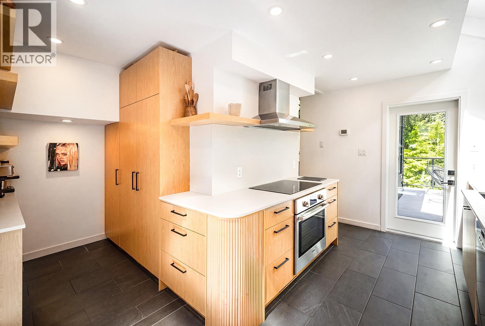 1048 Tobermory Way, Squamish, British Columbia  V0N 1T0 - Photo 10 - R3135774