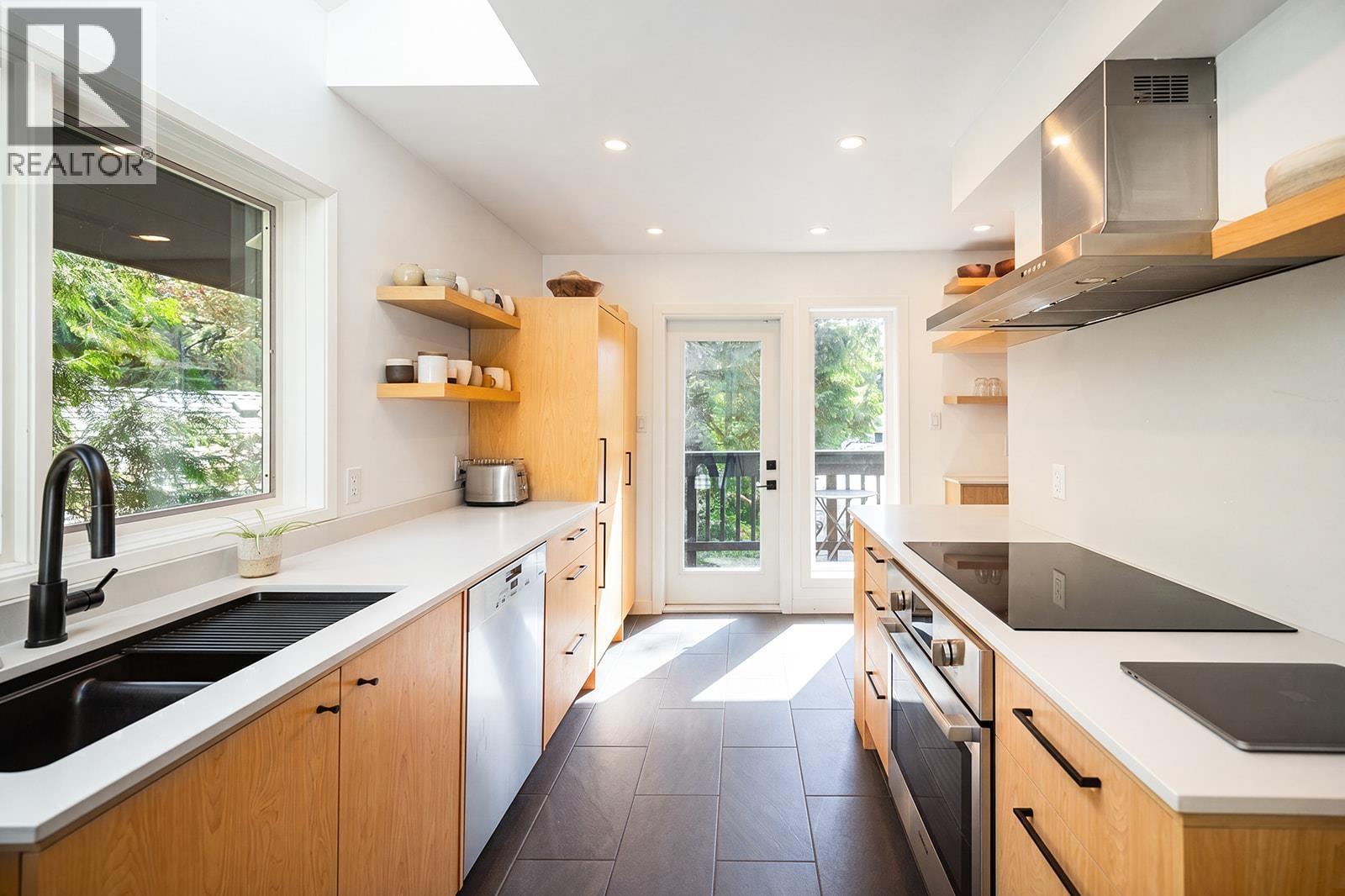 1048 Tobermory Way, Squamish, British Columbia  V0N 1T0 - Photo 11 - R3135774