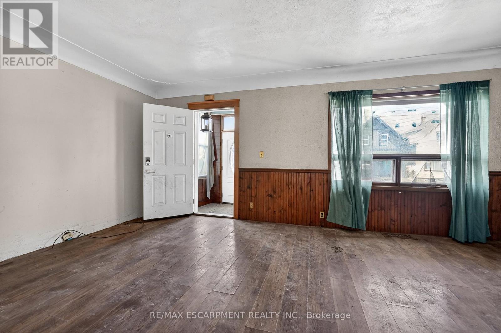 28 Cambridge Avenue, Hamilton, Ontario  L8H 1T5 - Photo 3 - X13445320