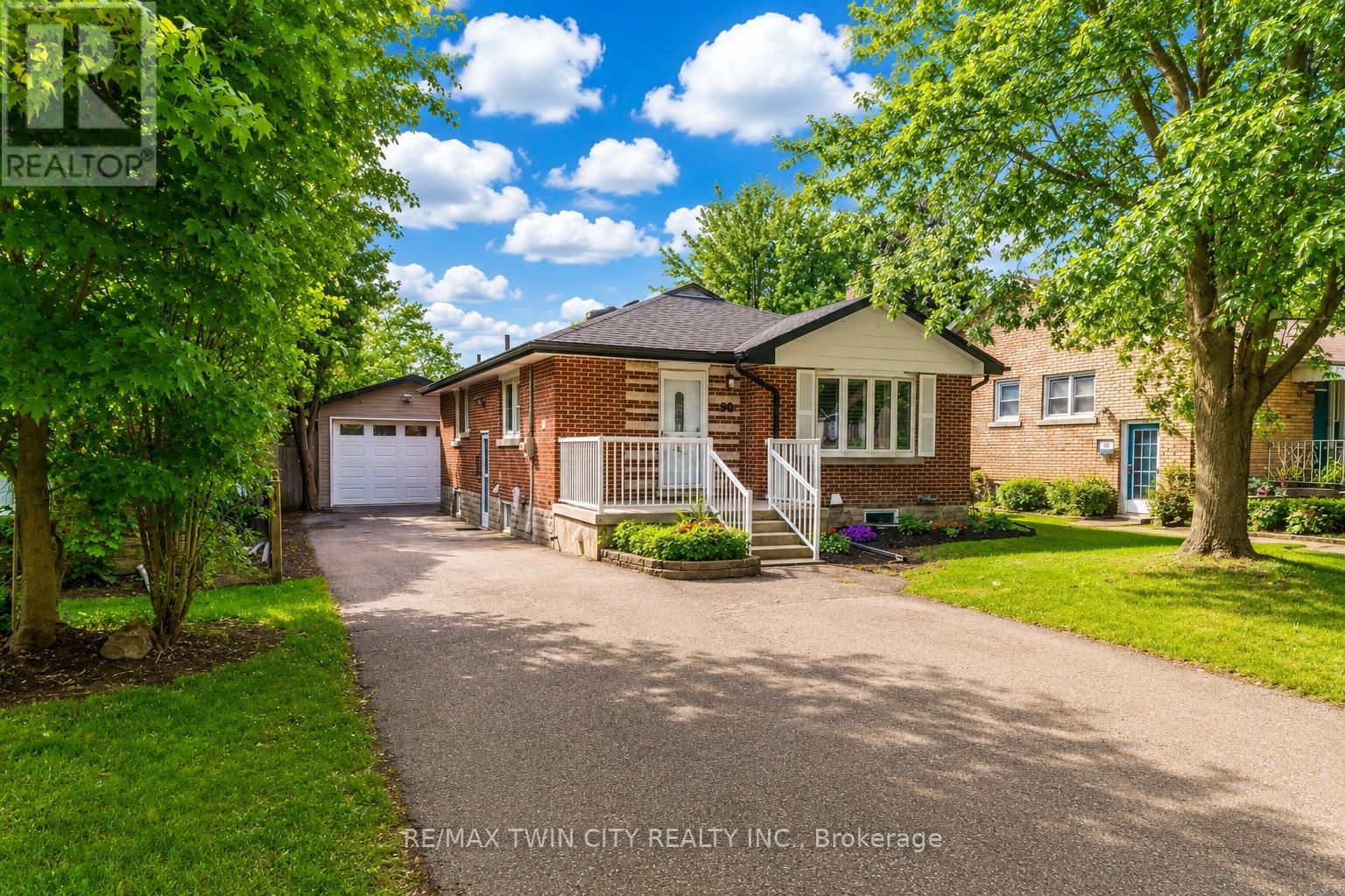 90 ARLINGTON BOULEVARD, Kitchener, Ontario