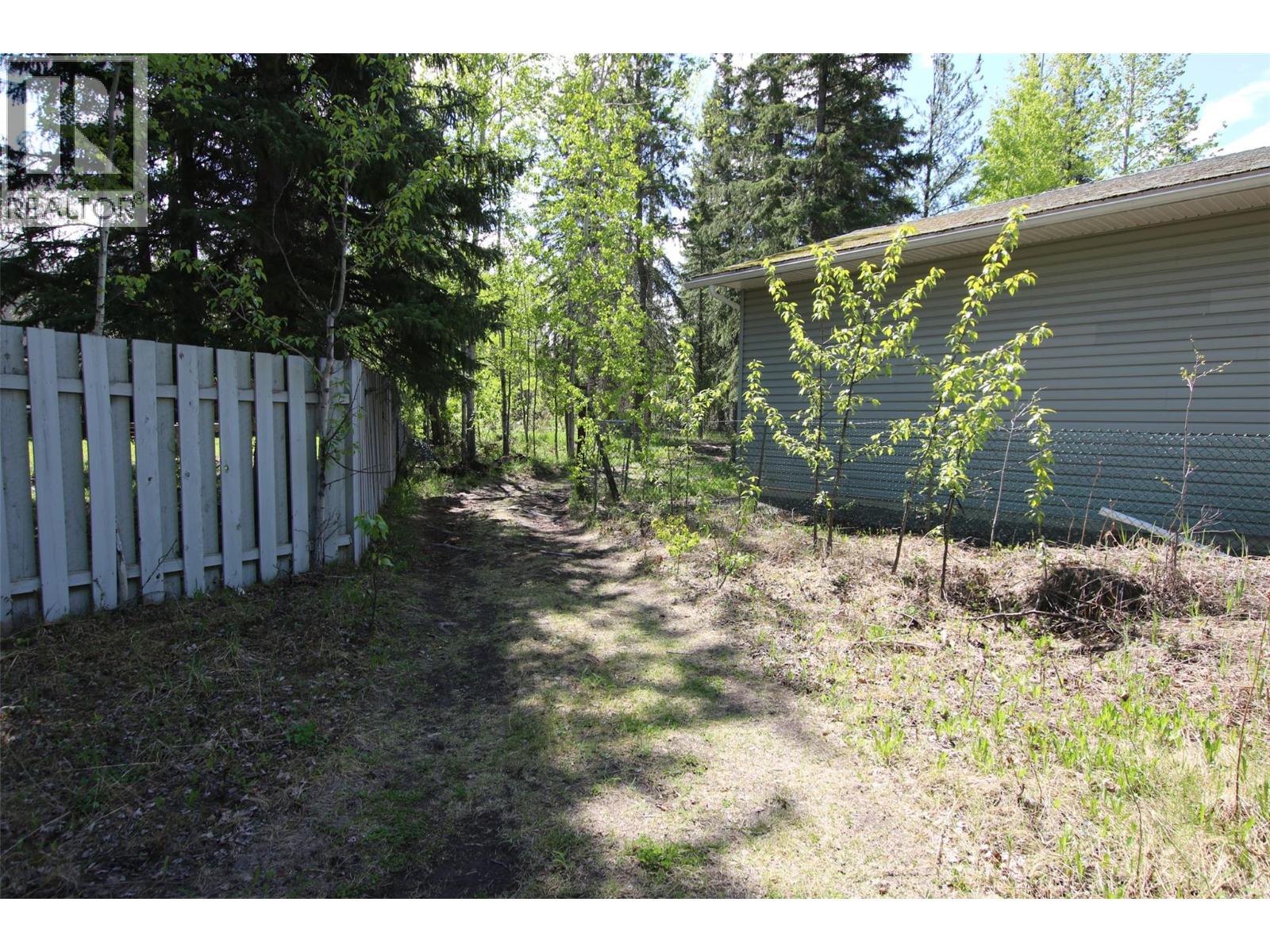 8 Myhon Place, Tumbler Ridge, British Columbia  V0C 2W0 - Photo 3 - 10391343