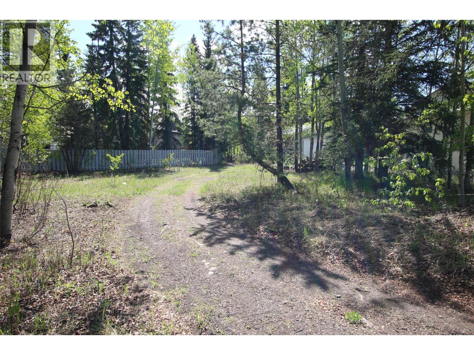 8 Myhon Place, Tumbler Ridge, British Columbia  V0C 2W0 - Photo 2 - 10391343