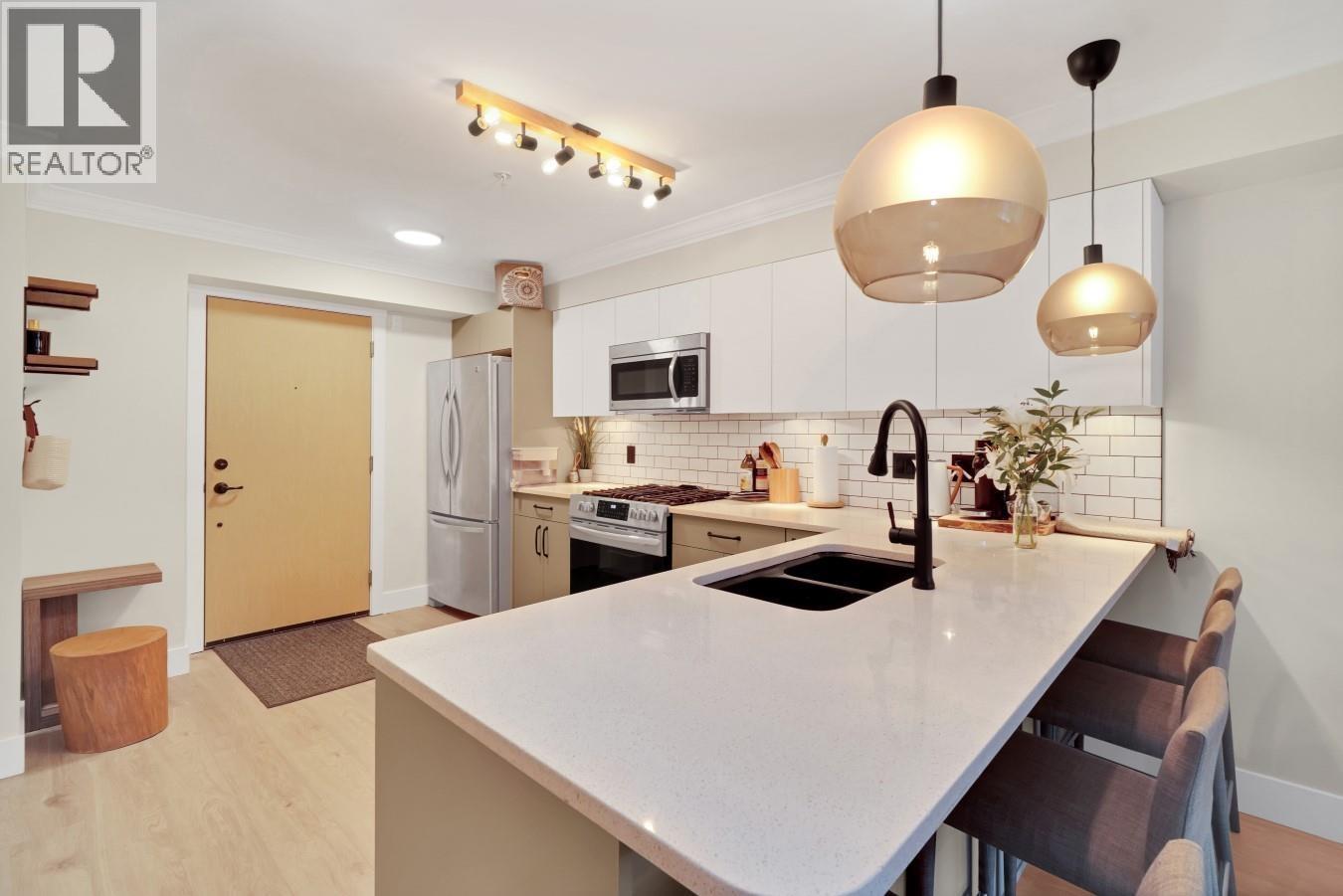 303 857 W 15th Street, North Vancouver, British Columbia  V7P 1M5 - Photo 11 - R3134627