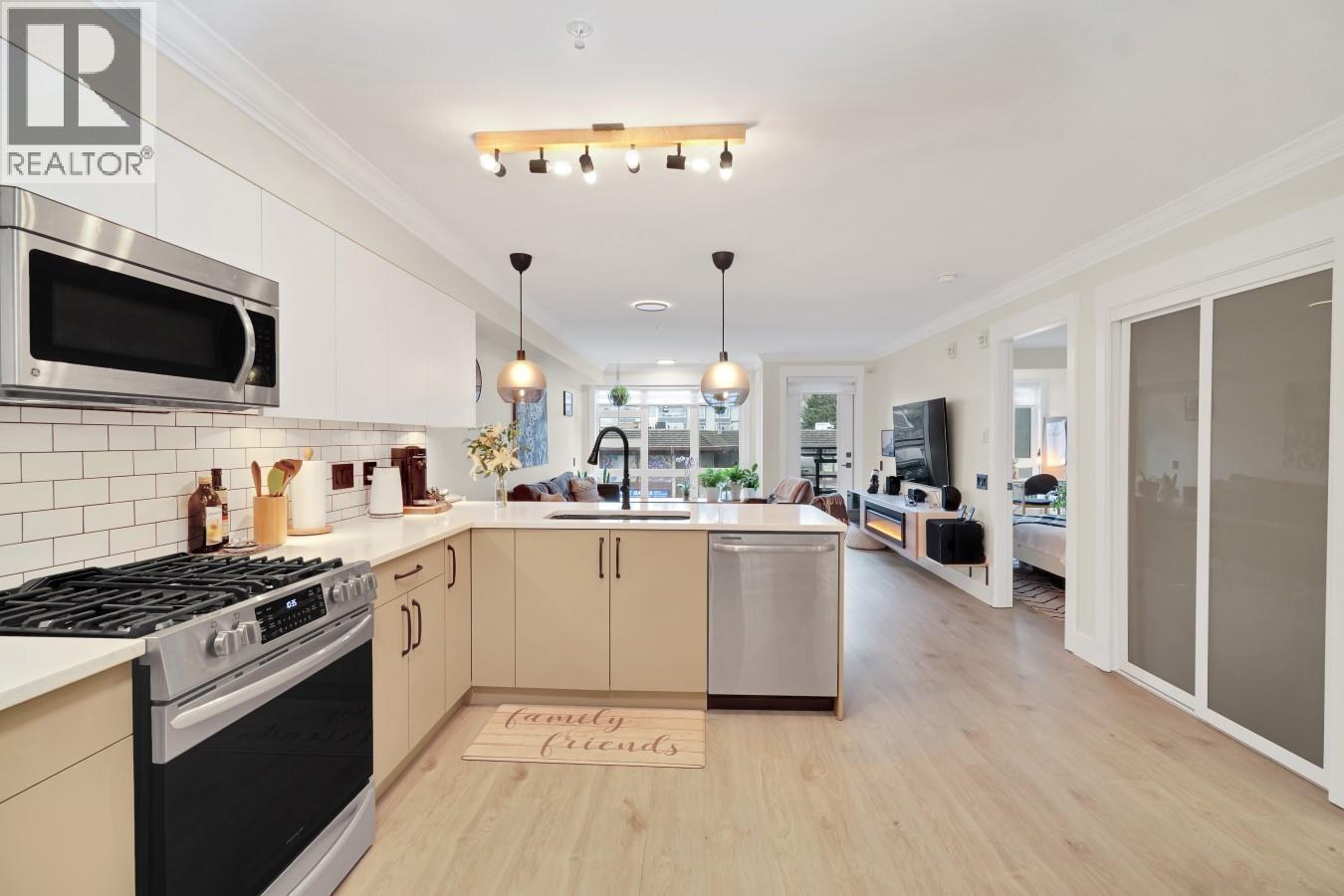 303 857 W 15th Street, North Vancouver, British Columbia  V7P 1M5 - Photo 8 - R3134627