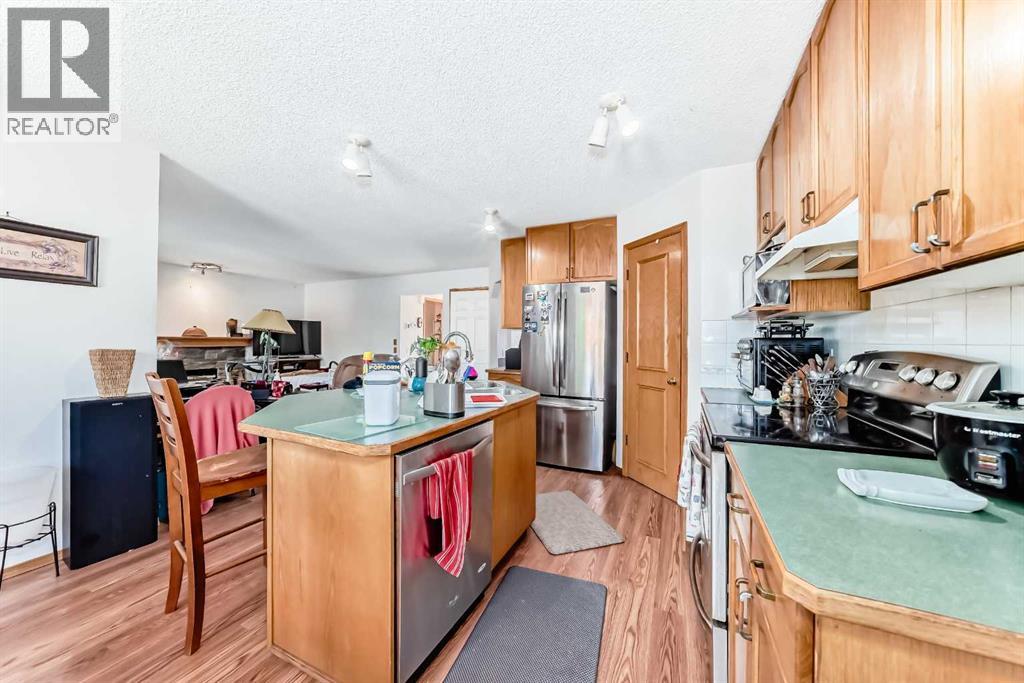 182 Somerglen Road Sw, Calgary, Alberta  T2Y 3V4 - Photo 3 - A2319283