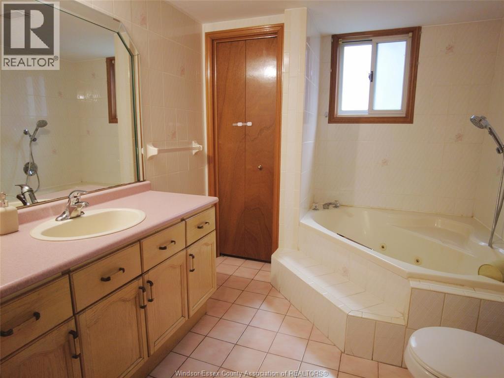 2847 Mangin Crescent, Windsor, Ontario  N9E 4K7 - Photo 18 - 26014091