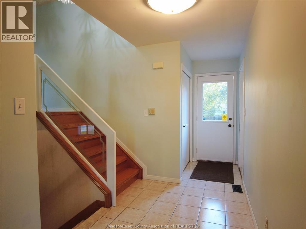 2847 Mangin Crescent, Windsor, Ontario  N9E 4K7 - Photo 4 - 26014091
