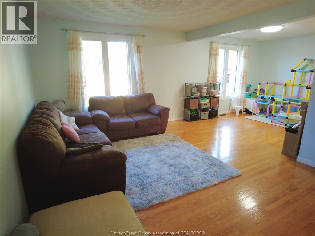2847 Mangin Crescent, Windsor, Ontario  N9E 4K7 - Photo 5 - 26014091