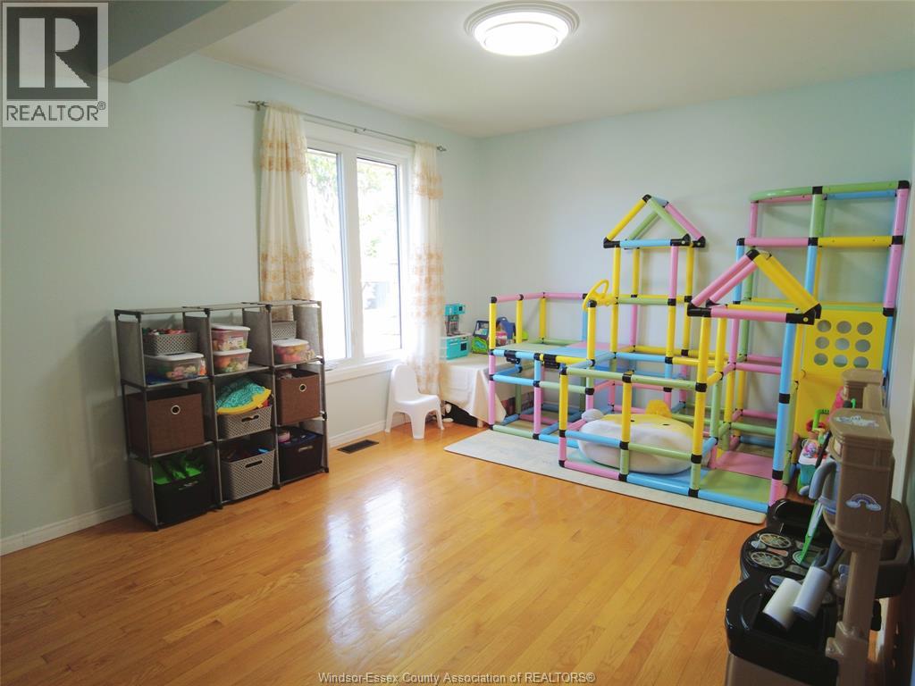 2847 Mangin Crescent, Windsor, Ontario  N9E 4K7 - Photo 6 - 26014091