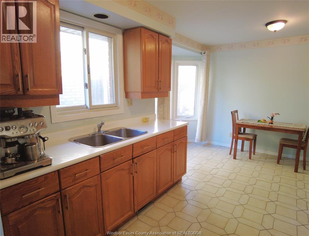 2847 Mangin Crescent, Windsor, Ontario  N9E 4K7 - Photo 7 - 26014091