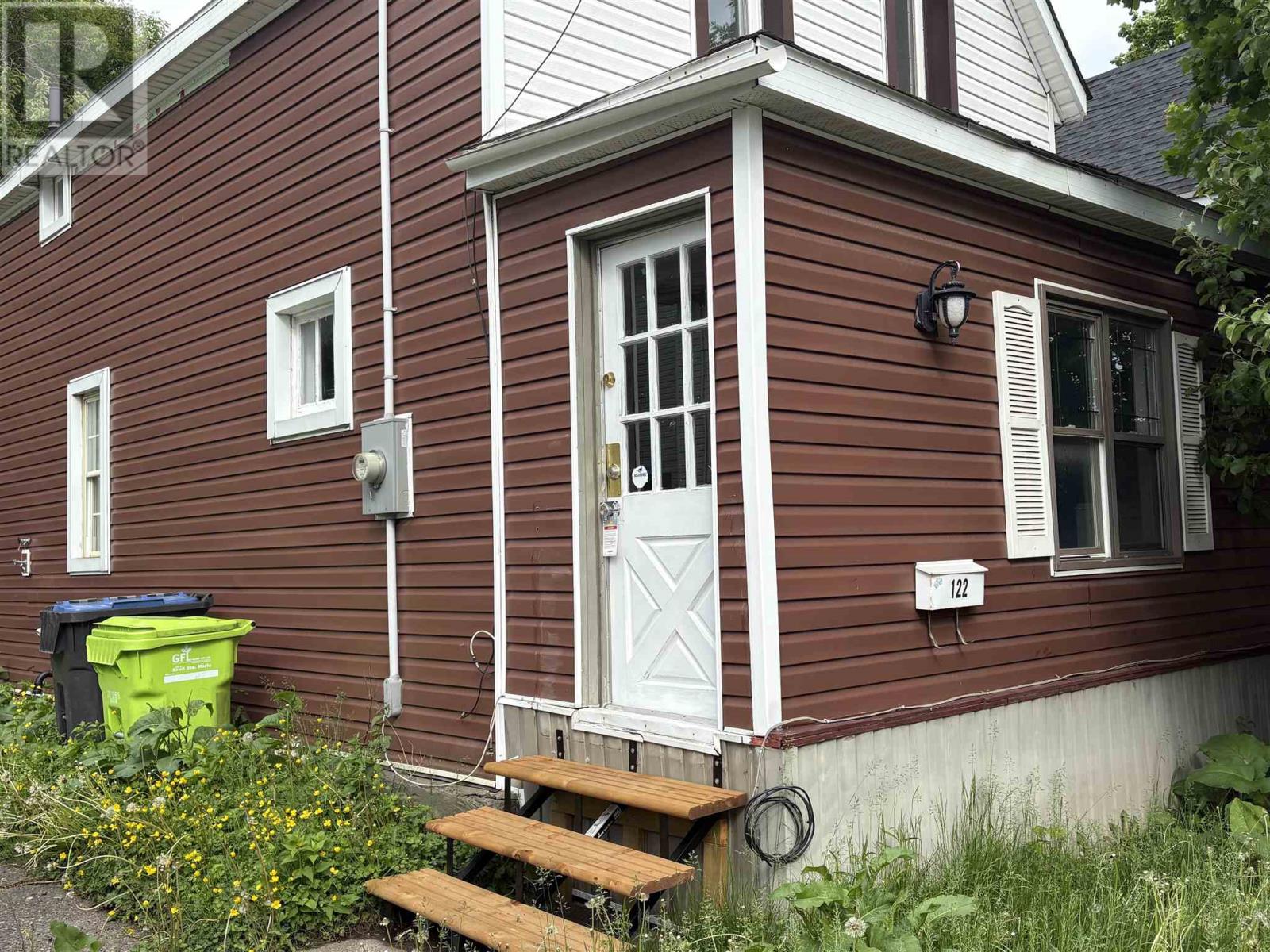 122 Grosvenor Ave, Sault Ste. Marie, Ontario  P6B 2M1 - Photo 2 - SM261459