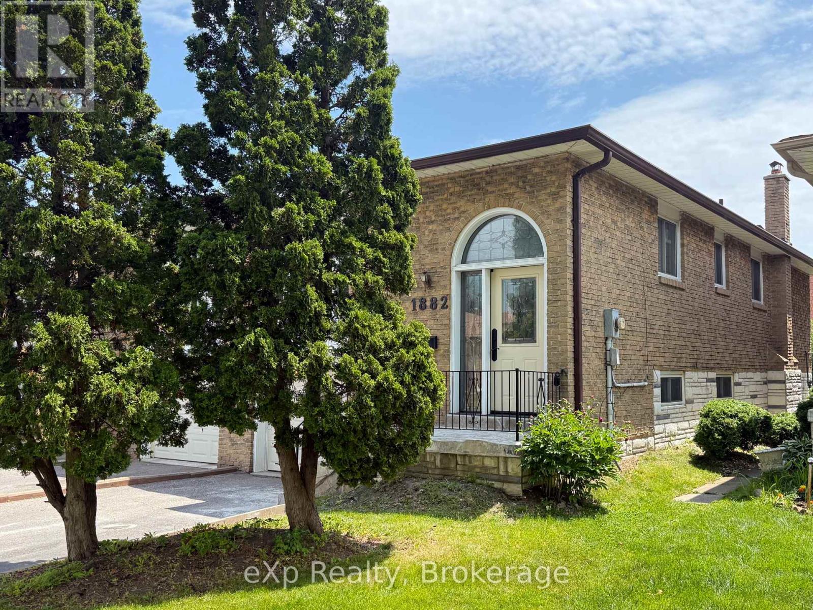1882 Rosefield Road, Pickering, Ontario  L1V 3H6 - Photo 2 - E13446266
