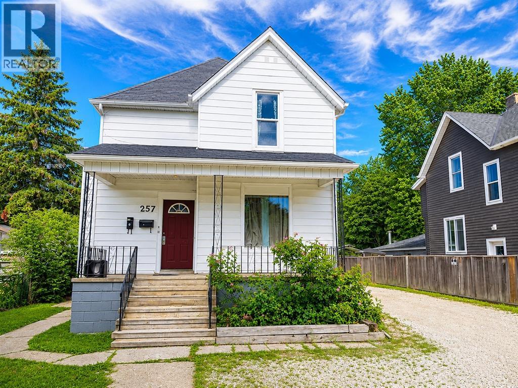 257 Vidal Street South, Sarnia photo 2