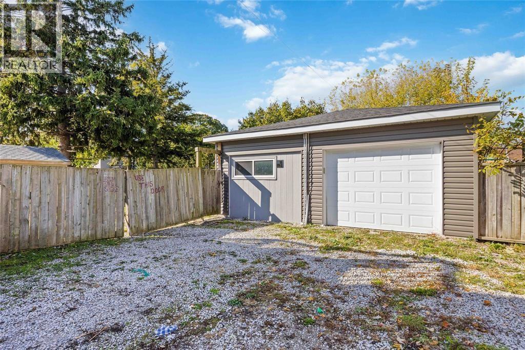 257 Vidal Street South, Sarnia photo 24