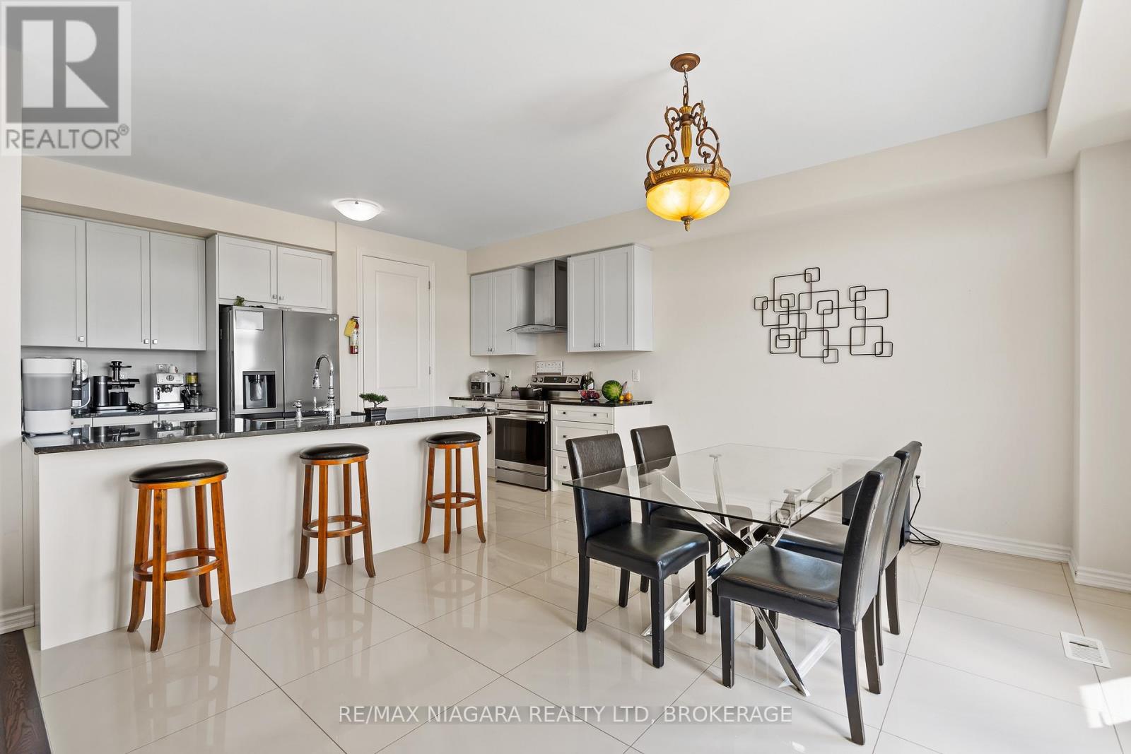 110 Explorer Way, Thorold, Ontario  L2V 0K3 - Photo 12 - X13445974