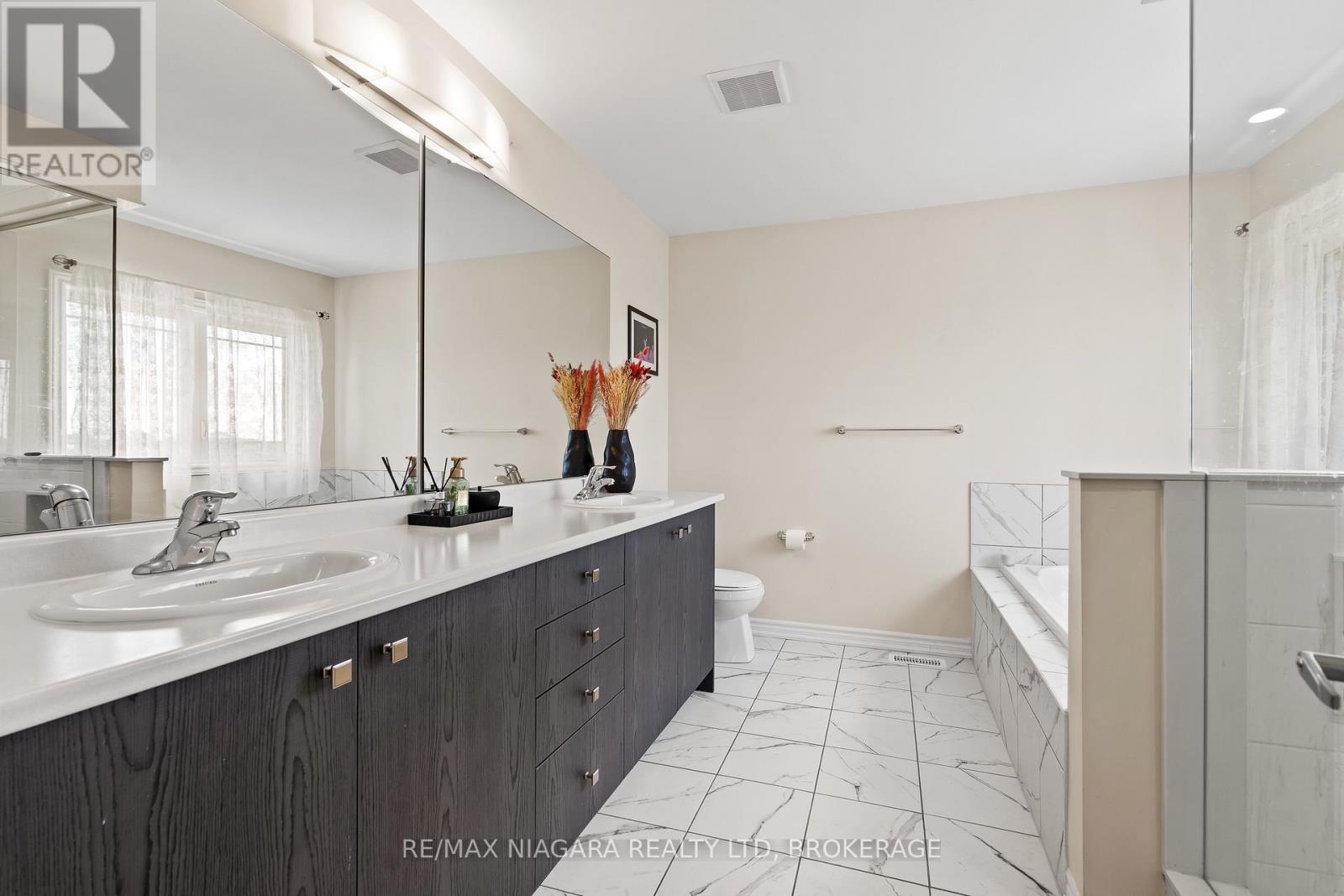 110 Explorer Way, Thorold, Ontario  L2V 0K3 - Photo 18 - X13445974
