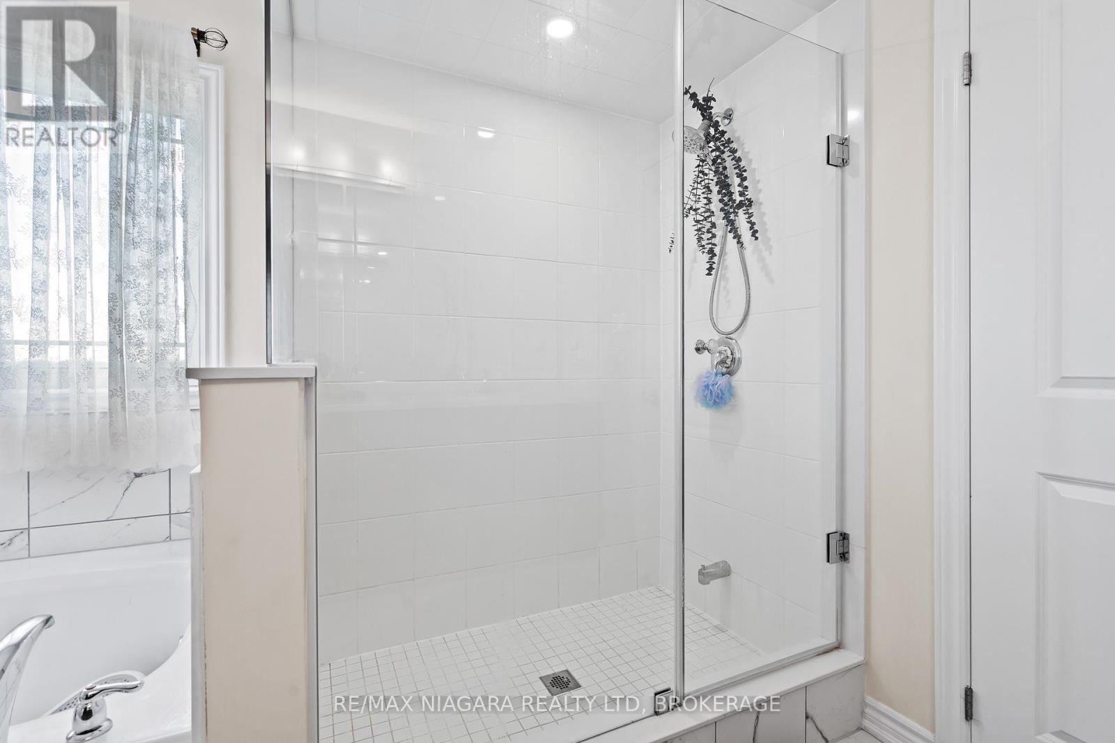 110 Explorer Way, Thorold, Ontario  L2V 0K3 - Photo 20 - X13445974